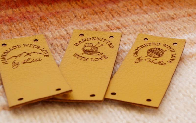 Etiketten Für Handgemachtes, Veganes Etikett, Benutzerdefinierte Anhänger, Lederetikett, Stricketikett, Personalisierte Anhänger Häkeln, Set Von von MariaKonstantin