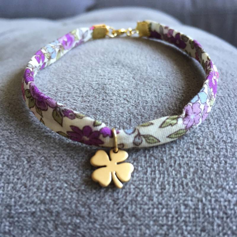 Liberty-Goldenes Kleeblatt-Kleeblatt-Blumen-Armband Liberty-Goldenes Kleeblatt-Kleeblatt-Blumen-Armband von MariaLouisaParis