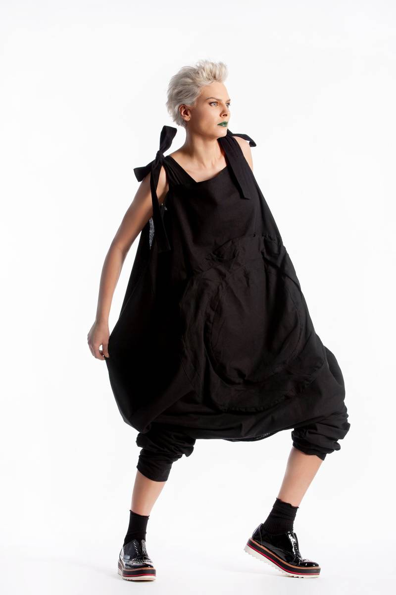 Lockerer Harems-Jumpsuit, Plus Size Leinen Jumpsuit, Schwarzer Sommer Taschen-Overall, Avantgarde Overall von MariaQueenMaria