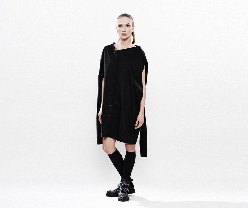 Loose Fit Schwarzes Kleid, Frauen Midi Cocktailkleid, Plus Size Kleidung, Kleines Gothic Kleid von MariaQueenMaria