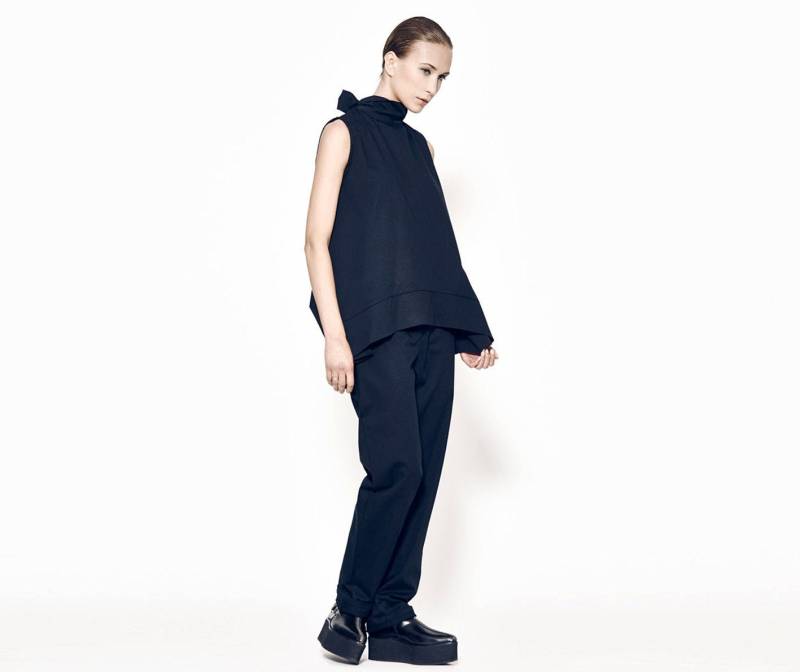 Schwarzer Damen-Jumpsuit Mit Stehkragen, Extravaganter Jumpsuit, Lockerer Baumwoll-Jumpsuit, Eleganter Dekonstruierter Jumpsuit von MariaQueenMaria