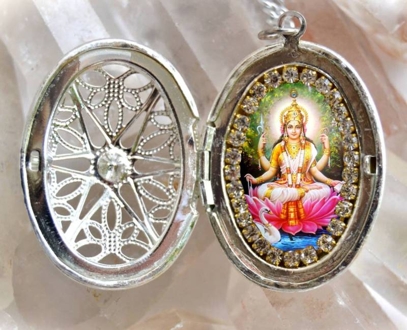 Saraswati Vandana Göttin Handgemachte Medaillon Halskette Hindu Schmuck Medaille Anhänger Sarasvati von MariaSantissimaShop
