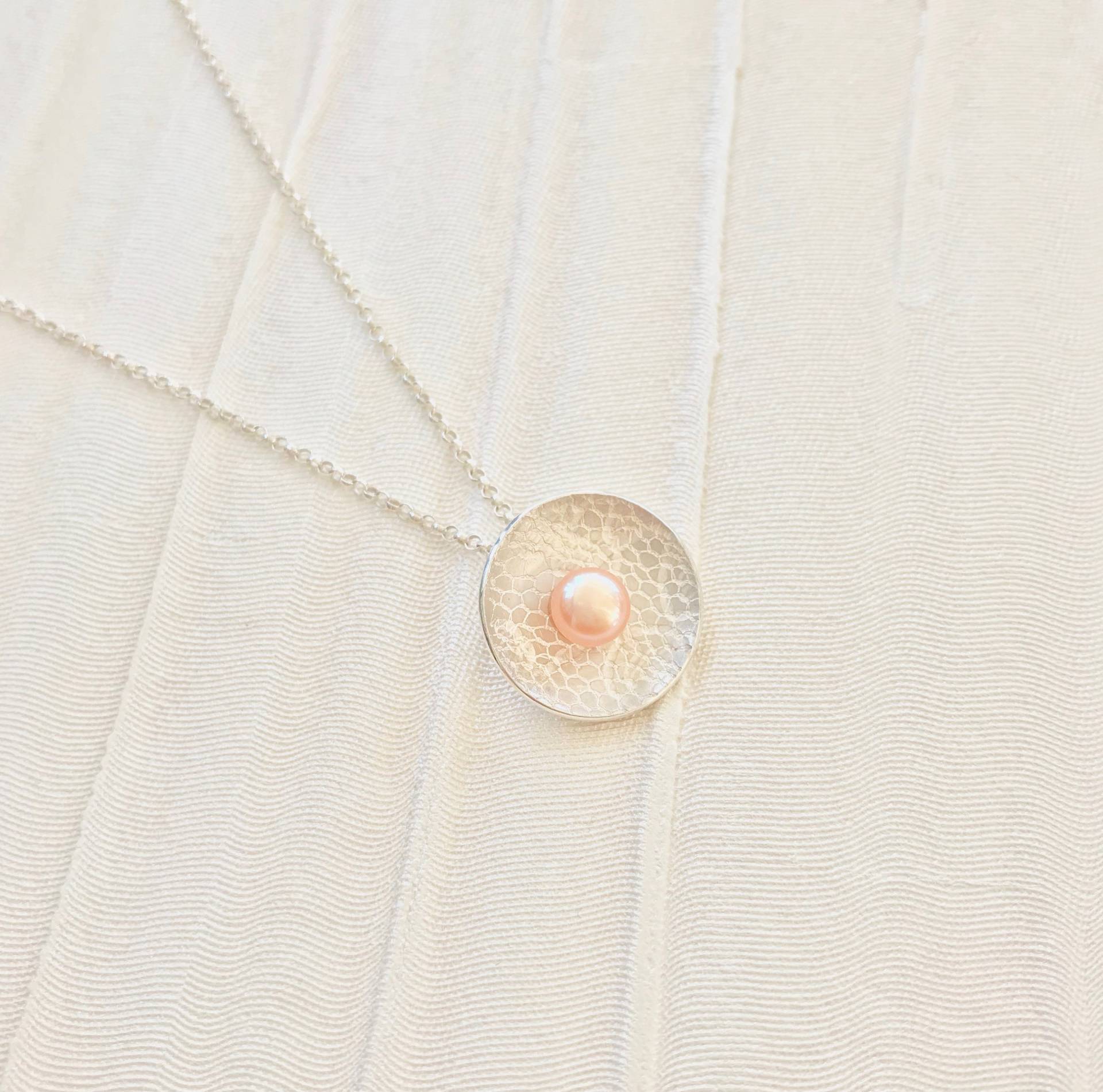 Wunderschöner Handgefertigter Anhänger Aus Sterlingsilber Und Perlen Wunderschöner Handgefertigter Anhänger Aus Sterlingsilber Und Perlen von MariaSavvaJewellery