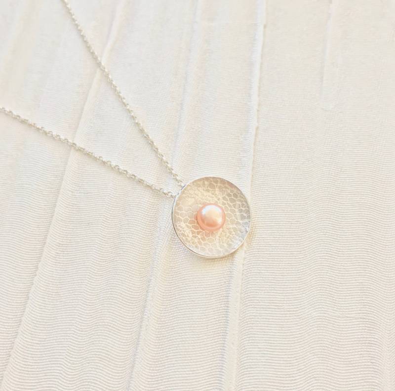 Wunderschöner Handgefertigter Anhänger Aus Sterlingsilber Und Perlen Wunderschöner Handgefertigter Anhänger Aus Sterlingsilber Und Perlen von MariaSavvaJewellery