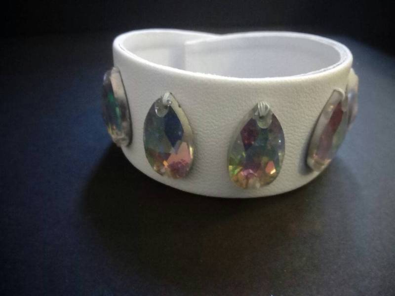 Weißes Armband, Lederarmband, Frauen Party Mode Designer Hand Schmuck, Leder Geschenk von MariaYoncheva