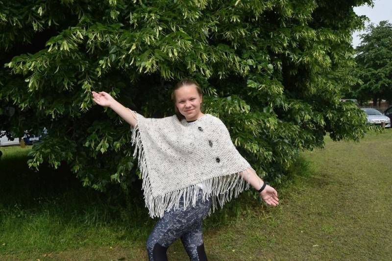 Hand Stricken, Gestrickte Poncho, Handgefertigte Artikel von MarianaPandi