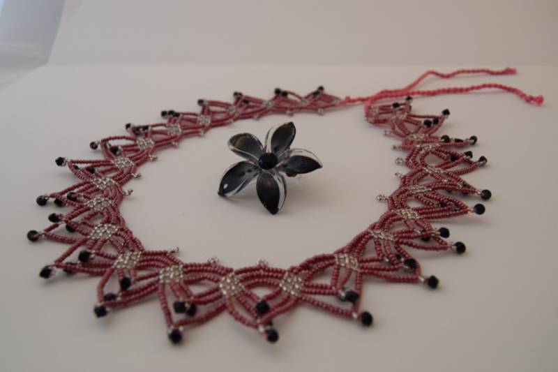 Handgemachte Artikel, Halskette, Accessorise, Geschenkideen, Perlen Rot Weiß Und Schwarz Schmuck, Sammlerschmuck von MarianaPandi