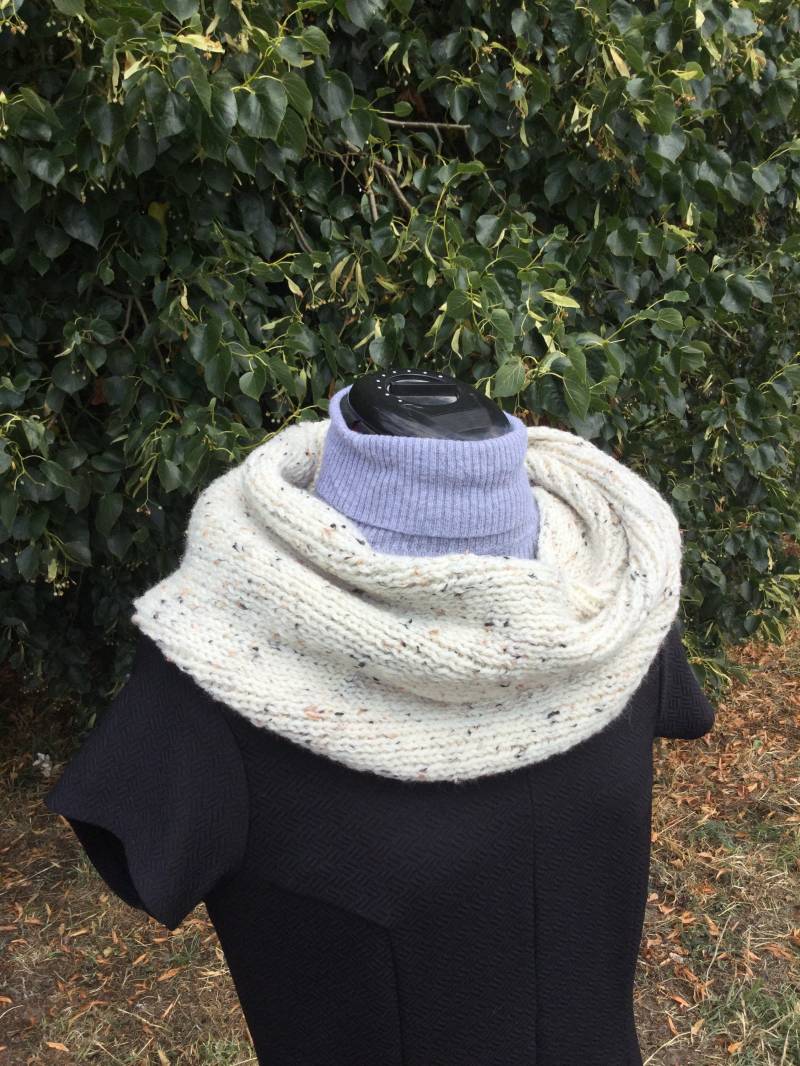 Infinity-Schal, Geschenkideen, Hand Stricken Schal, Damen Accessorise, Ausgefallene Damen, Handgemachte Artikel, Handgemachtes Geschenk von MarianaPandi