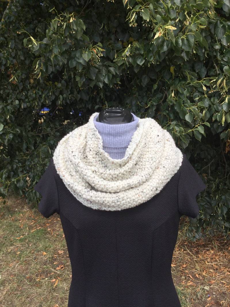 Schals, Hand Stricken, Handgemachte Artikel, Geschenk Für Sie, Geschenkideen, Handgemachtes Geschenk, Infinity Einzigartiges von MarianaPandi