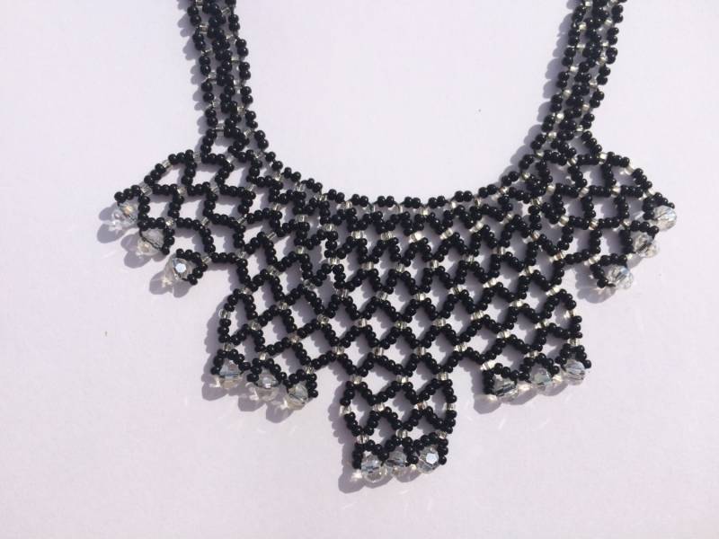 Schwarz Und Weiß Perlen Halskette Schmuck Handgemachte Elegante Kragen von MarianaPandi