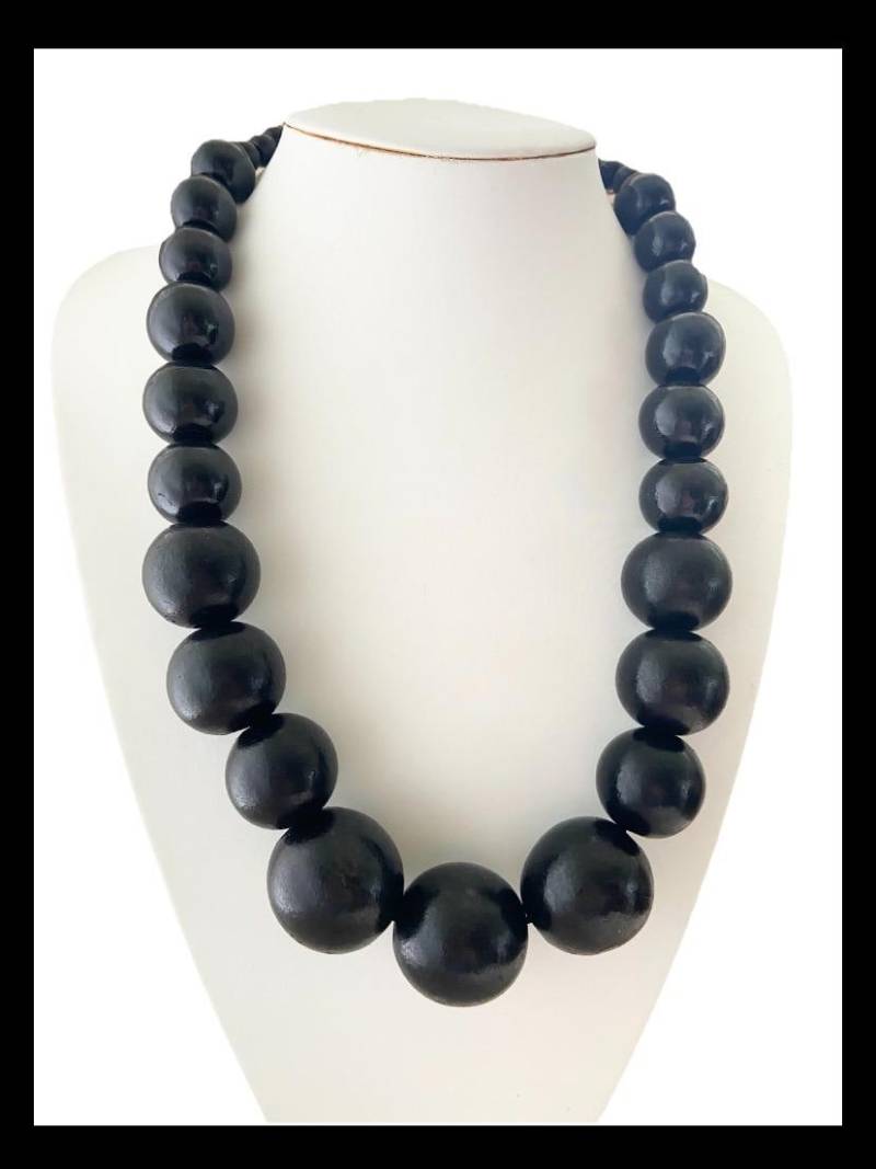 Damen Kette Statement Perlenkette Modeschmuck Handgefertigt Schwarz Halskette Blogger Modekette Extravagant Boheme Look Holzperle 1cm - 4cm von Mariandldesign