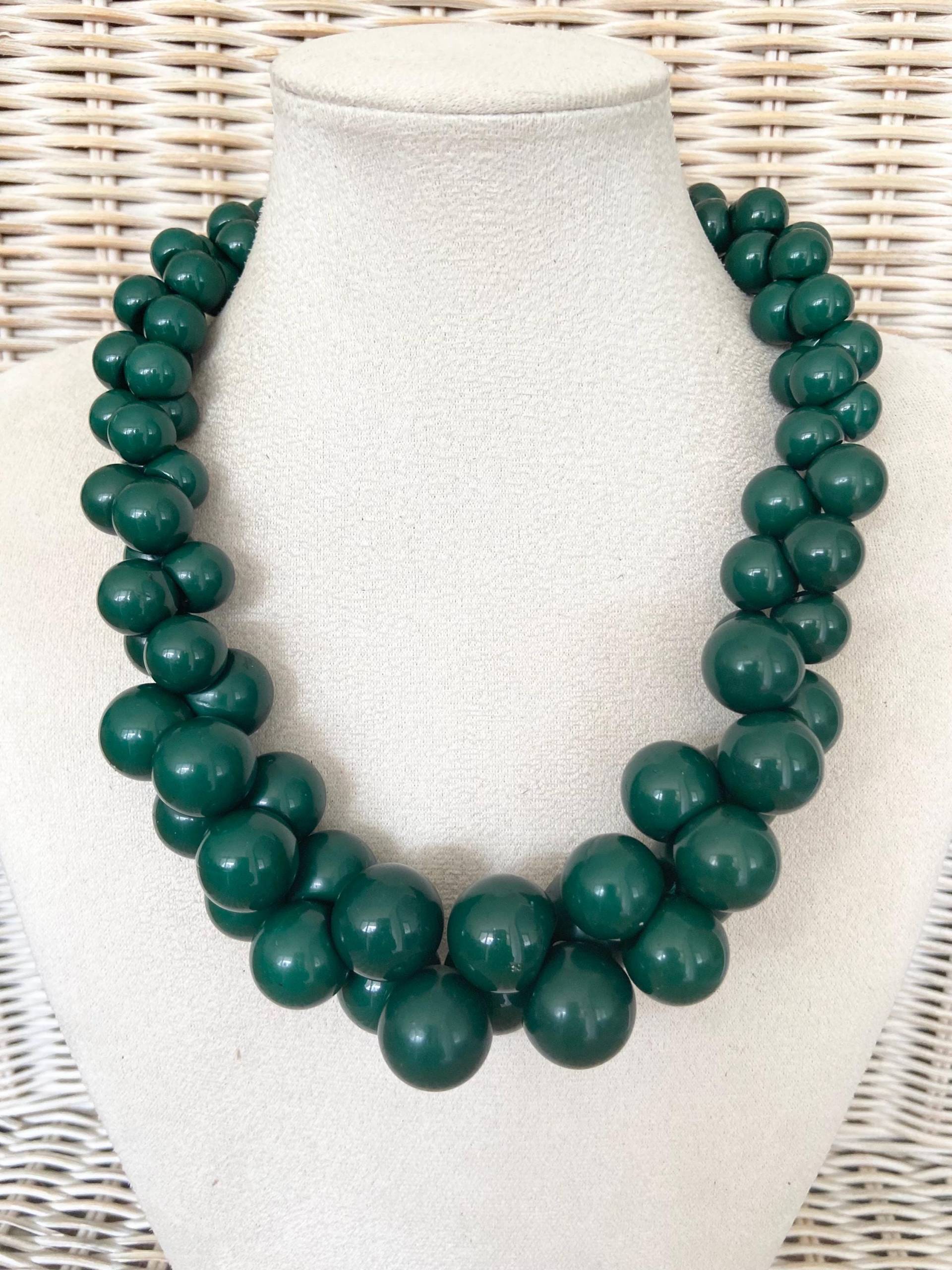 Damen Statement Kette Modeschmuck Grün Perlenkette Blogger Bib Halskette Extravagant Modekette Colliet von Mariandldesign