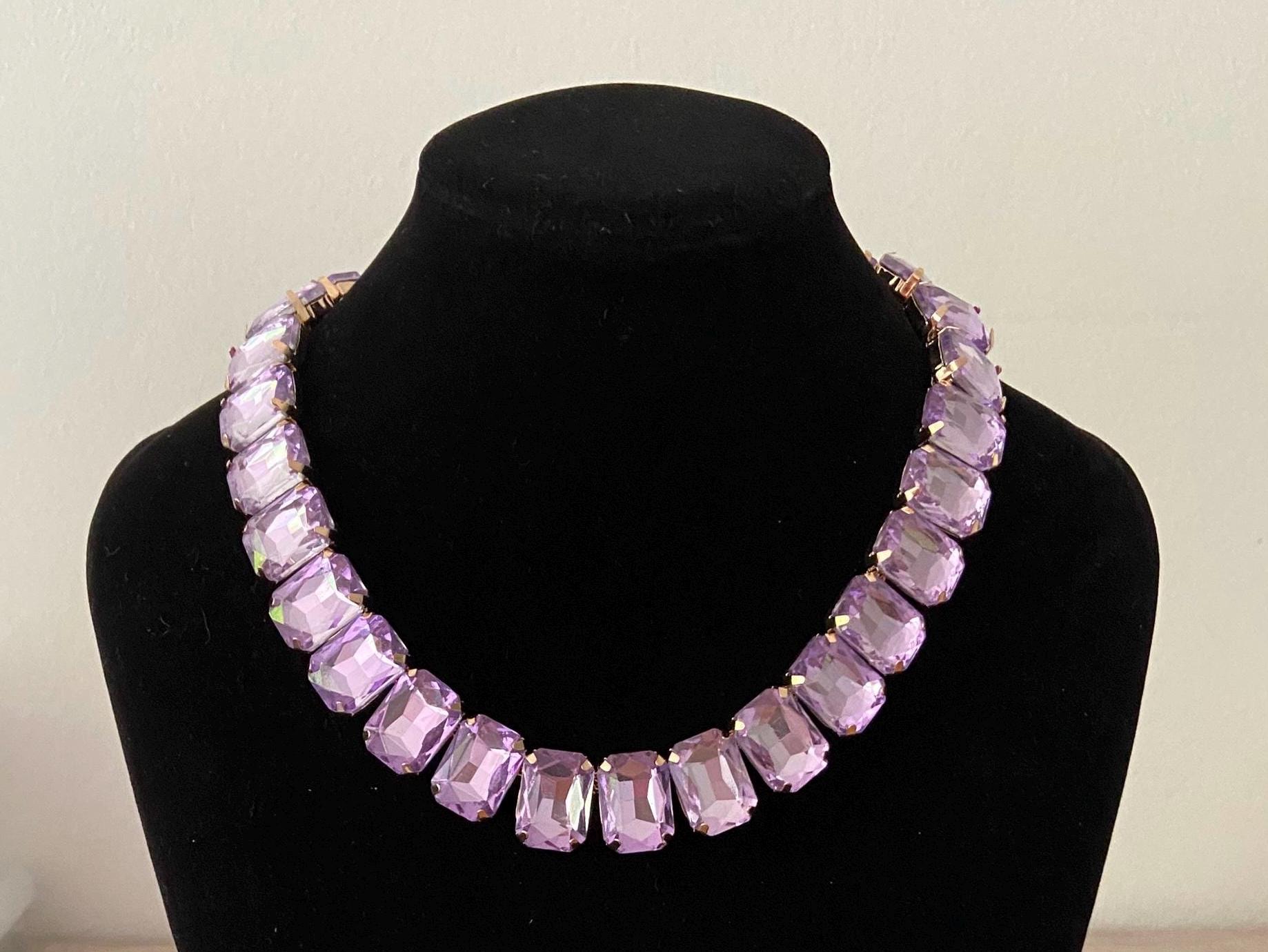 Damenkette Statement Halskette Brautschmuck Abendkette Lila Goldfarben Glitzer Steine Collier Blogger Modeschmuck Elegant von Mariandldesign