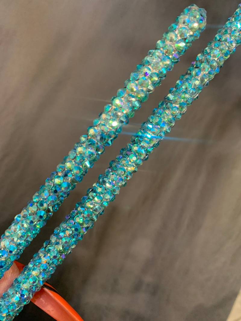 Aqua Irisierende Haarstäbe | 2Er-Set von MariannaHarutunian