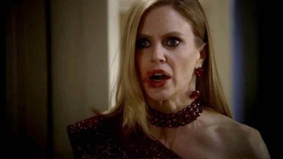 Cluster Ohrringe Mit Roten Siam Kristallen von MariannaHarutunian