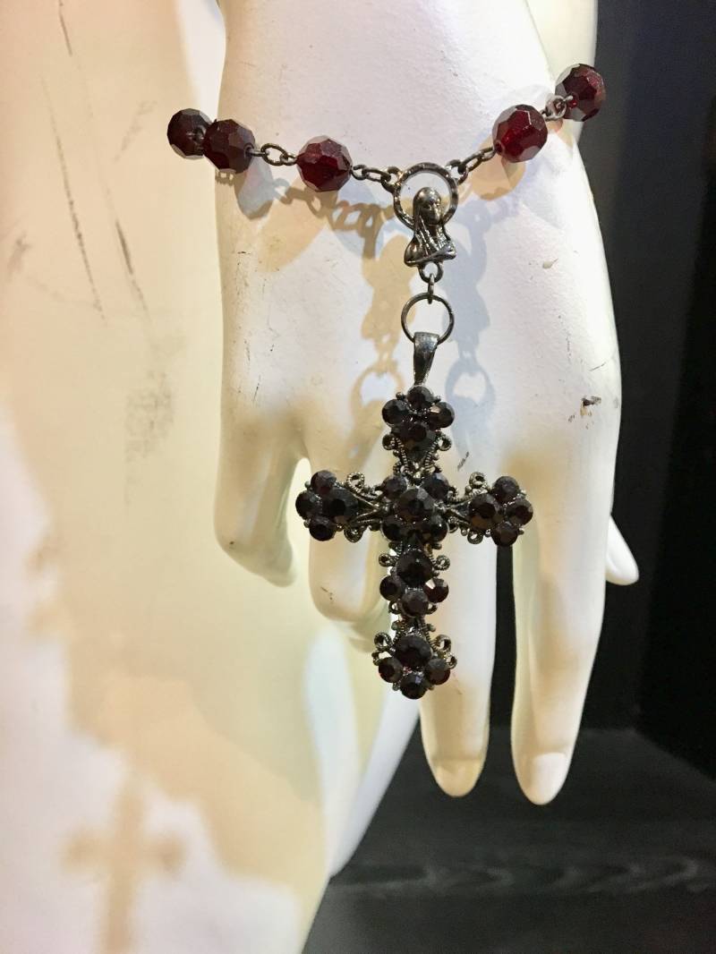 Granat Kristall Perlen Rosenkranz Armband Granat Kristall Perlen Rosenkranz Armband von MariannaHarutunian
