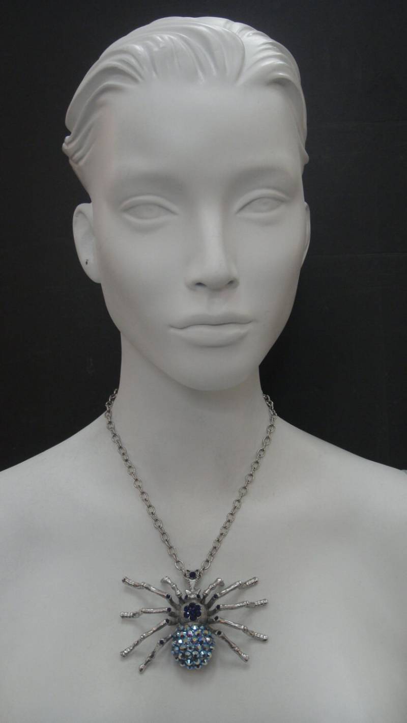 Versilbert Und Irisierende Kristalle. Must Have Spinne Anhänger von MariannaHarutunian