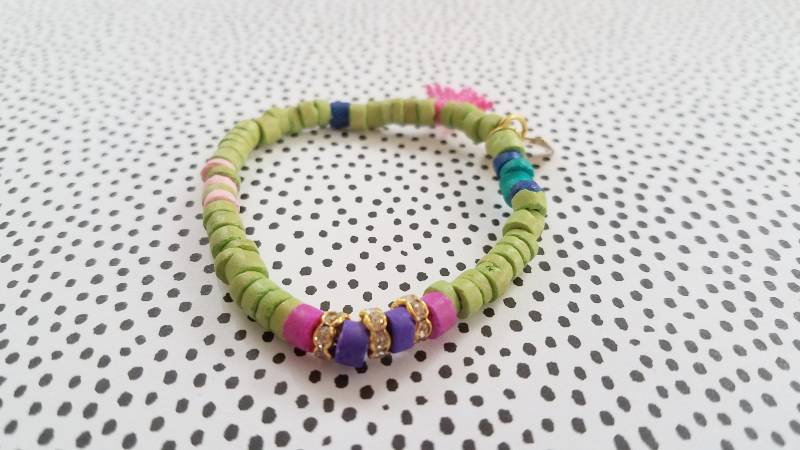 Marianna Mae Classic Bright Stretch Coco Armband Mit Quaste Und Strass Rondellen - Lime Green Marianna Mae Classic Bright Stretch Coco Armband Mit Quaste Und Strass Rondellen - Lime Green von MariannaMaeDesign