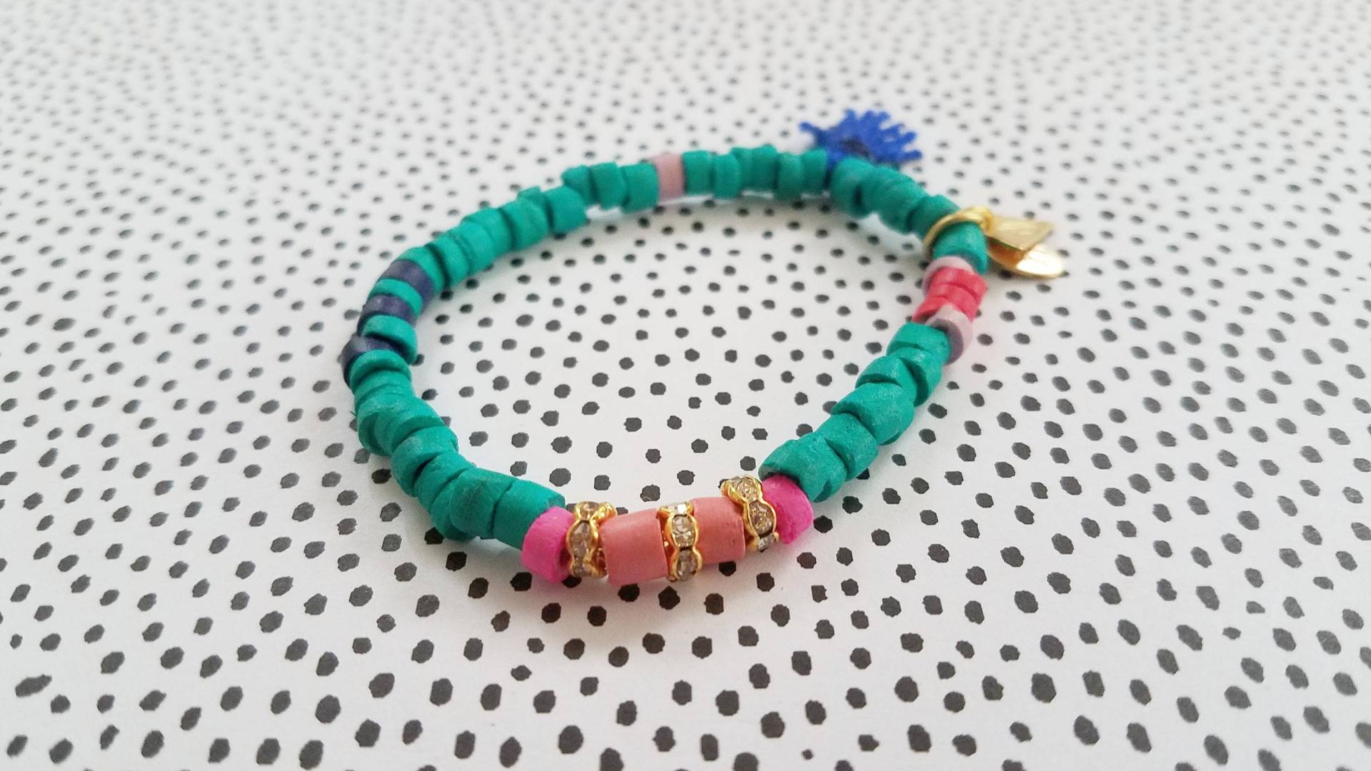 Marianna Mae Classic Bright Stretch Coco Armband Mit Quaste Und Strass Rondellen - Teal Green Marianna Mae Classic Bright Stretch Coco Armband Mit Quaste Und Strass Rondellen - Teal Green von MariannaMaeDesign