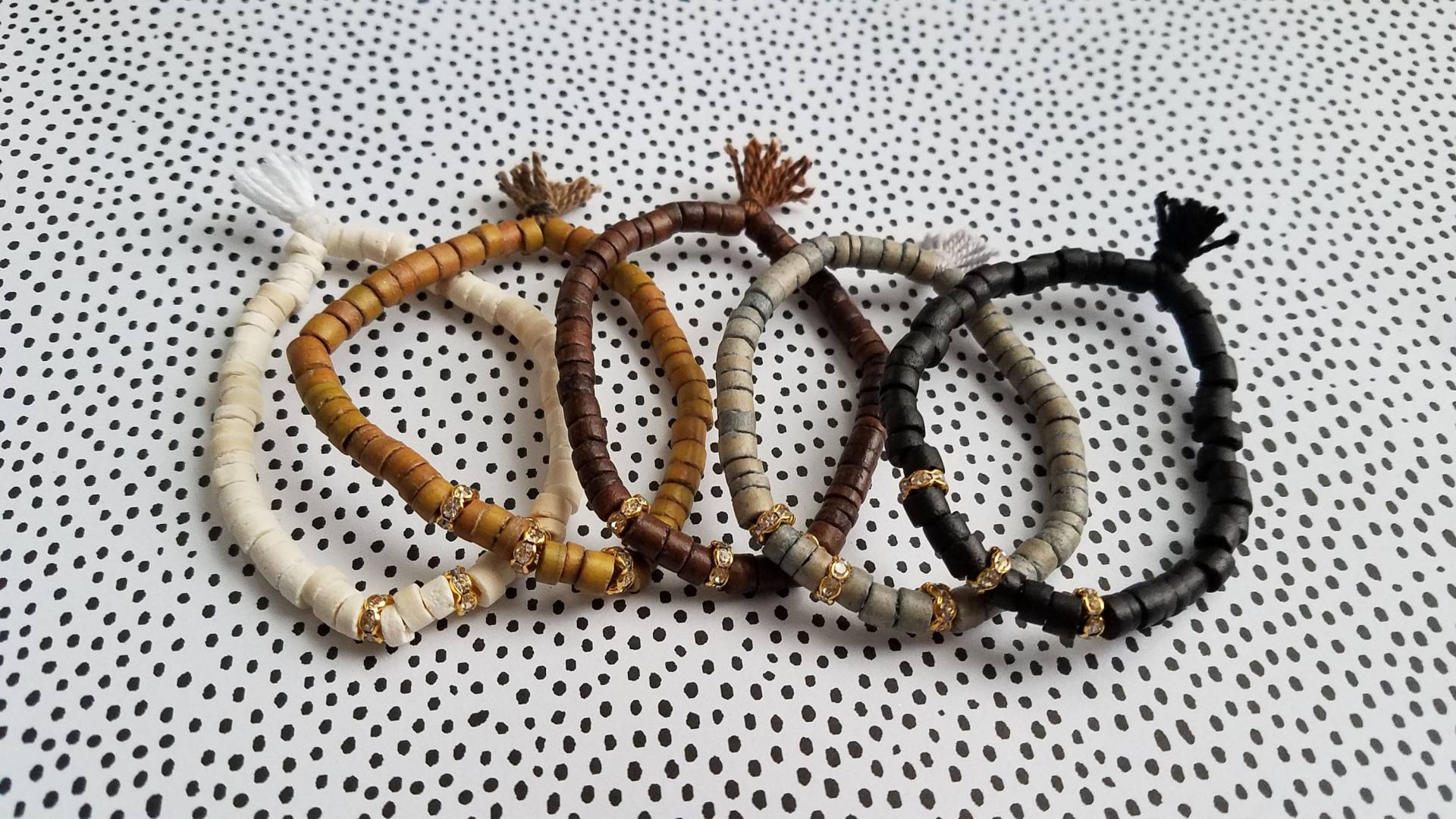Marianna Mae Neutral Solids- Stretch Coco Armband Mit Quaste Und Strass Rondellen - Einzelarmband Marianna Mae Neutral Solids- Stretch Coco Armband Mit Quaste Und Strass Rondellen - Einzelarmband von MariannaMaeDesign