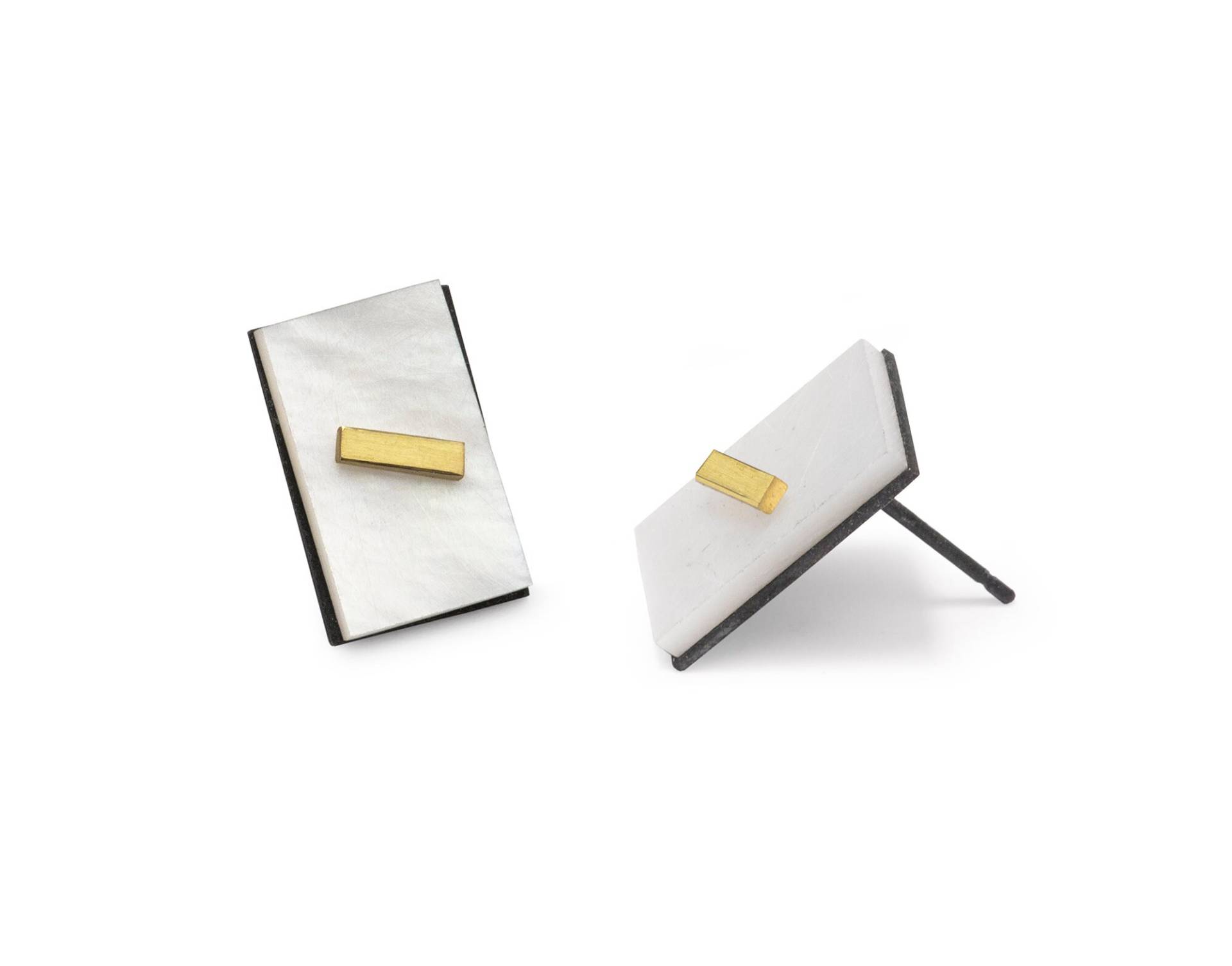 Kurze Rechteck-Ohrhänger Oxidiertes Silber, 750 Gold, Perlmutt | 15 X 9 Mm Kurze Rechteck-Ohrhänger Oxidiertes Silber, 750 Gold, Perlmutt | 15 X 9 Mm von MarianneAnderson