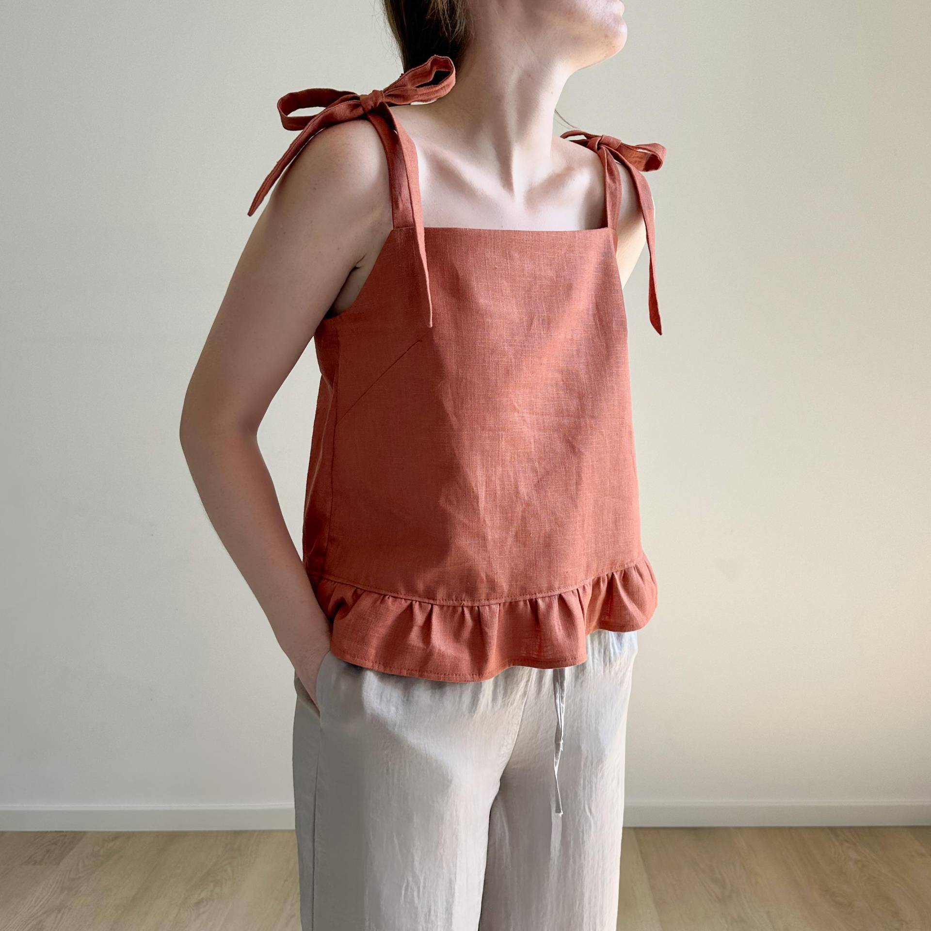 Leinentop Mit Bindeträger Und Rüschensaum | 34 - 44 100% Leinen Leinen-Shirt Leinentop Mit Bindeträger Und Rüschensaum | 34 - 44 100% Leinen Leinen-Shirt von Mariba2020