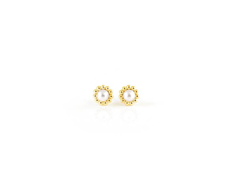Goldene Perlenohrstecker, Perlchenkreisohrringe Mit Akoyaperlen von MarieCharlottePiel