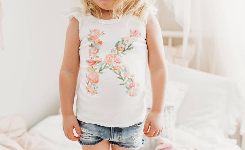 Mädchen-Hemden-Monogramm, Frühling Shirt Für Mädchen, Baby-Mädchen Flattern Ärmel Top, Baby-Dusche-Geschenk Neugeborene Nehmen Hause Outfit von MarieCompany