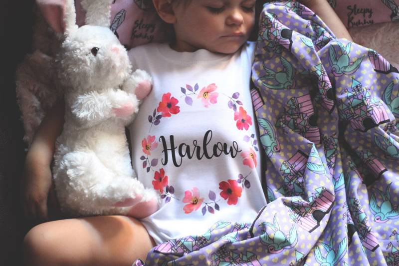 Personalisierte Mädchen Hemd, Personalisierte Baby-Geschenk, Blumenkranz, Custom-Baby-Geschenk, Boho-Baby-Kleidung, Baby-Dusche-Geschenk von MarieCompany