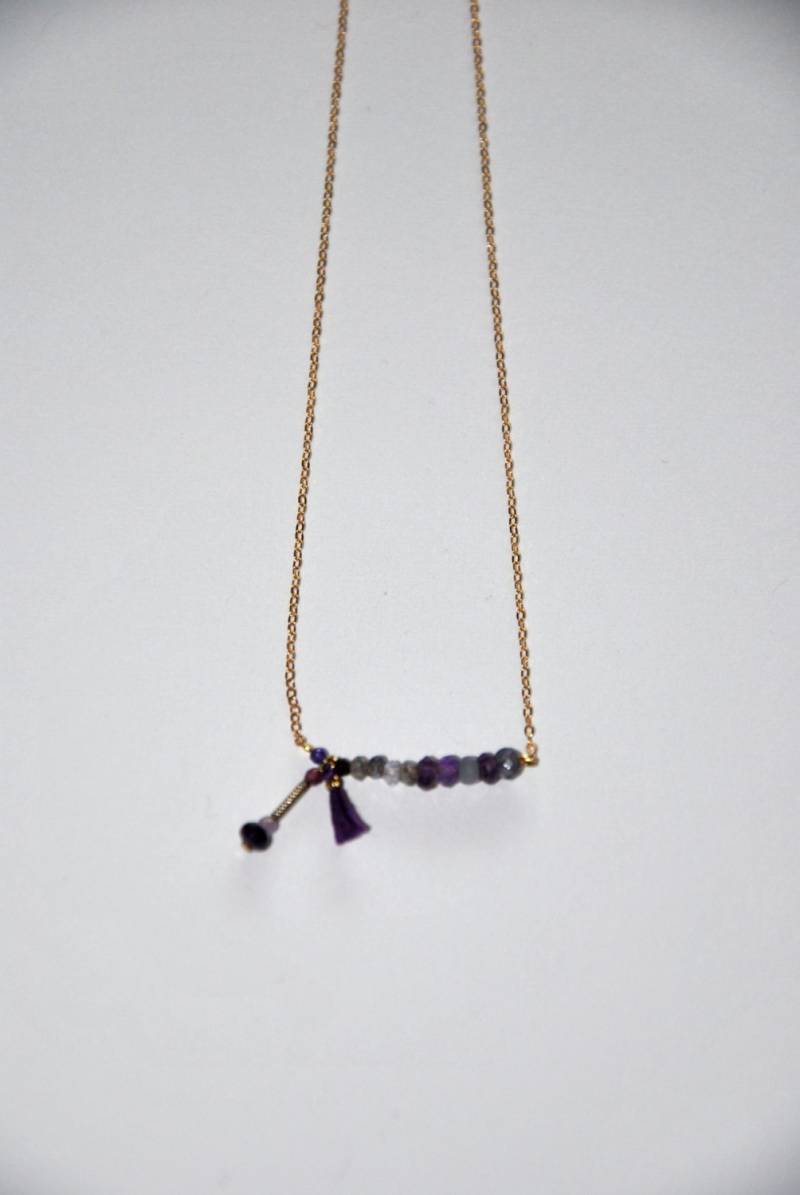 Feine Vergoldete Kette, Amethysten Und Lila Seide Quaste von MarieSubirana