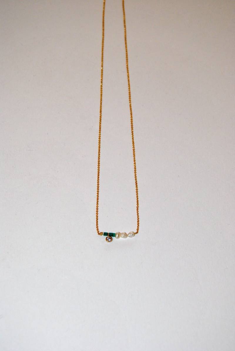 Feine Vergoldete Kette Mit Türkisen Und Kleinen Microperlen Wasser von MarieSubirana