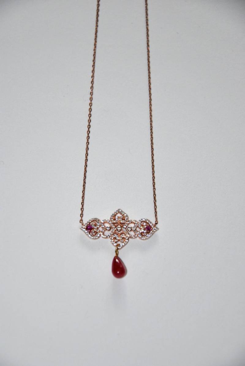 Feine Vintage-Kette, Rosa Vergoldet, Zirkon Und Tropfen Von Ruby von MarieSubirana