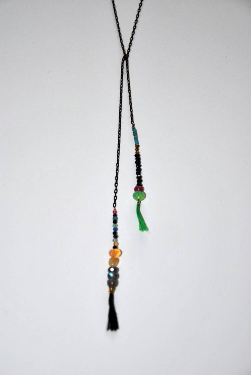 Langen, Feinen Vintage Halskette Aus Kleinen Steinen Und Mikro Quaste von MarieSubirana