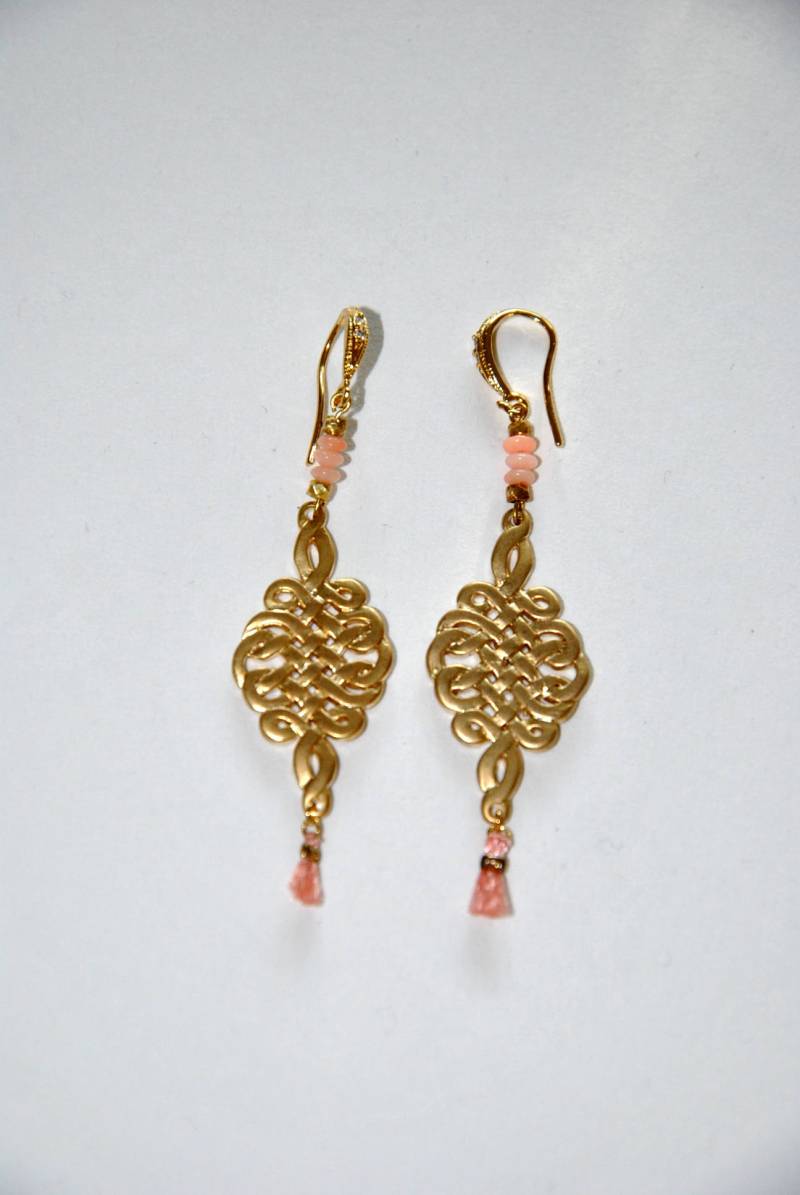 Vergoldete Ohrringe in Arabesken Und Koralle von MarieSubirana