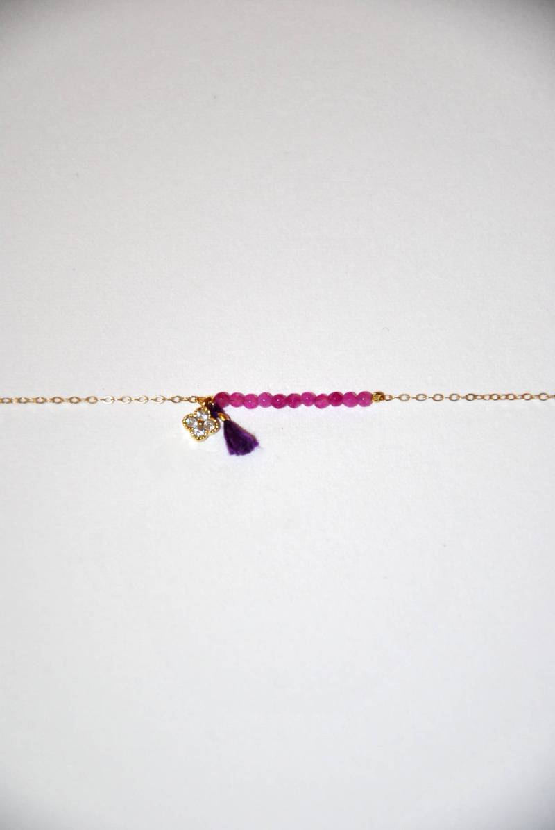 Vergoldetes Armband, Rosa Jade Perlen, Vergoldet Mini Klee von MarieSubirana