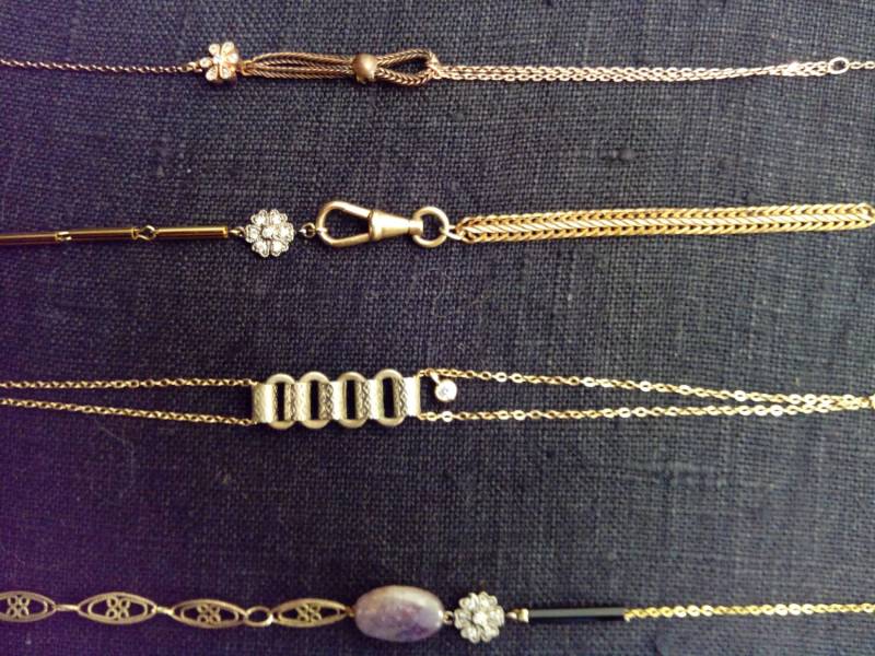 Vergoldetes Vintage-Armband, Alte Silberblume Mit Zirkonen Gefaßt, Schwarzer Glasstab Und Natürlicher Amethyst-Upcycled-Teil von MarieSubirana