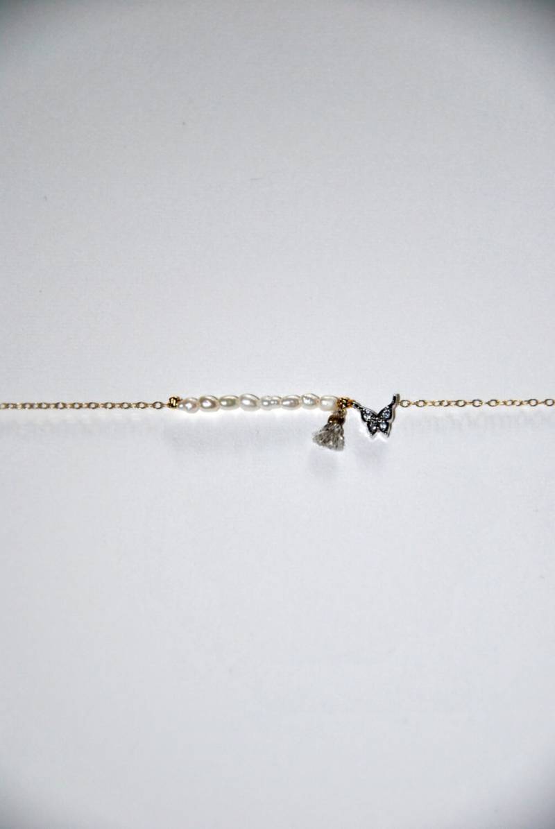 Vintage Vergoldete Armband Sehr Fein Mit Natürlichen Perlen, Silber Schmetterling Und Lurex Quaste von MarieSubirana