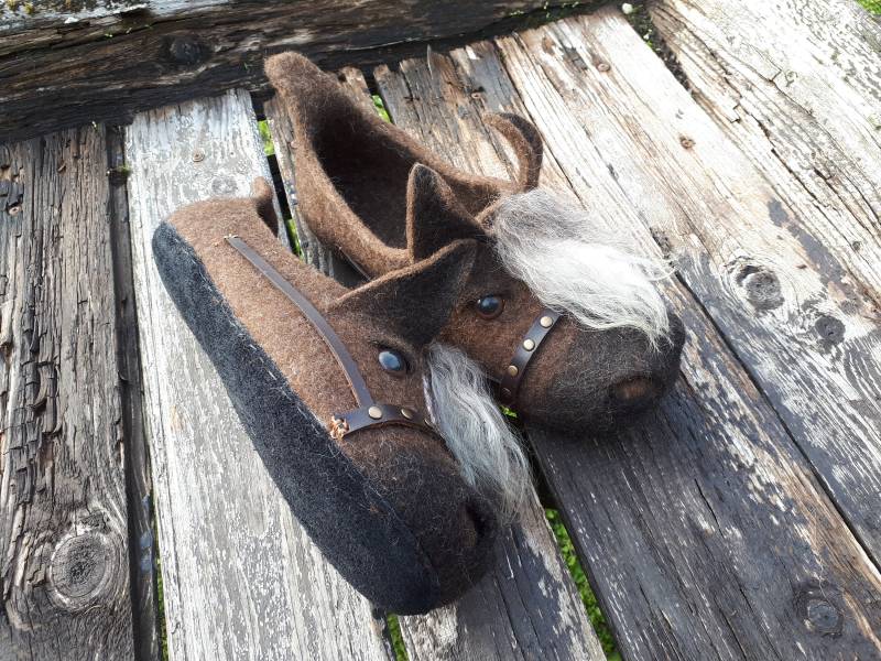 Gefilzte Hausschuhe-Woll Hausschuhe-Pferde Hausschuhe-3D Pferde Hausschuhe-Pferde Clogs-Warme Schuhe-Braune Hausschuhe-Hausschuhe Für Männer von MarienWool