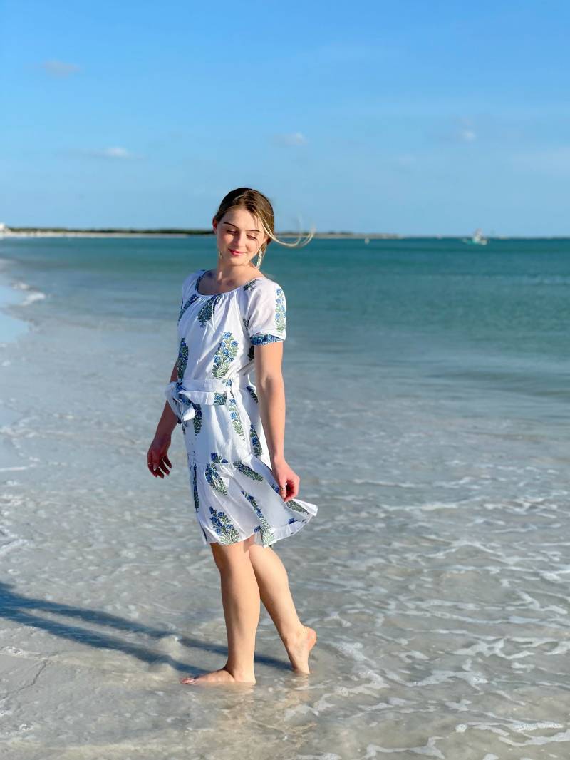 Hübsche Und Feminine Leichte Baumwolle Minikleid, Floral Block Print Sommerkleid von MarigoldMktplace