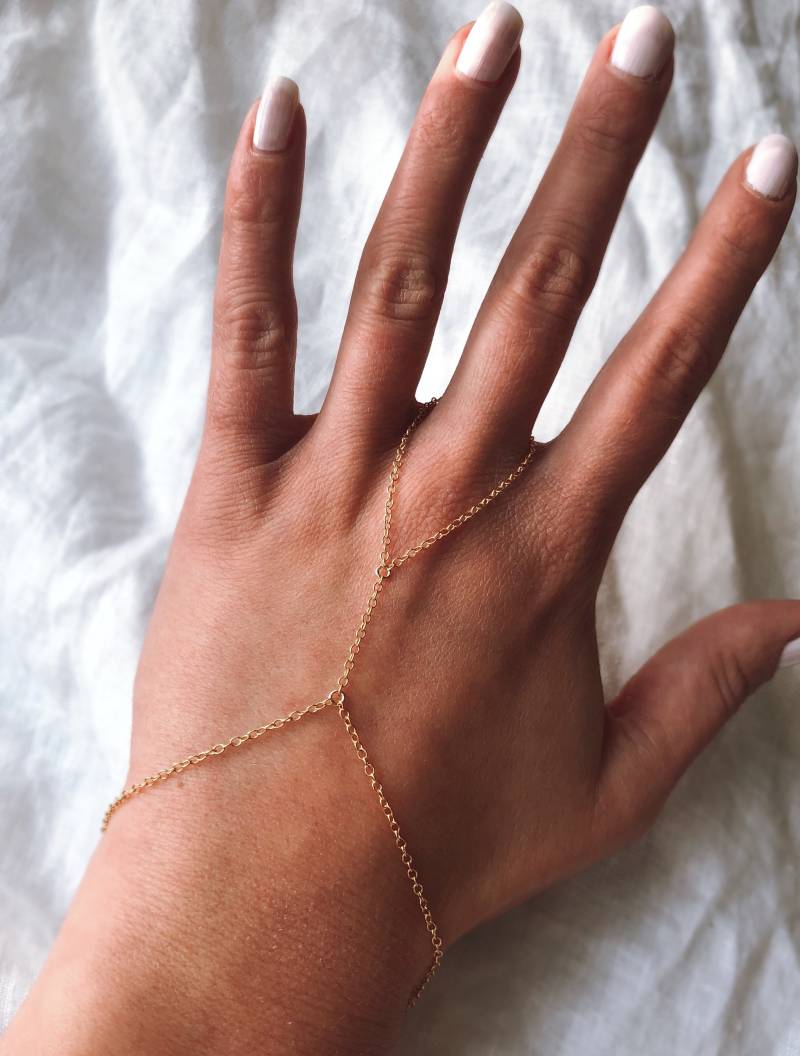 Handchain, Handkette/ Armband Schlicht, Dainty Bracelet, 14K Gold Fill, Gefüllt, Zierliche Handkette Handchain, Handkette/ Armband Schlicht, Dainty Bracelet, 14K Gold Fill, Gefüllt, Zierliche Handkette von MarilutiqueShop