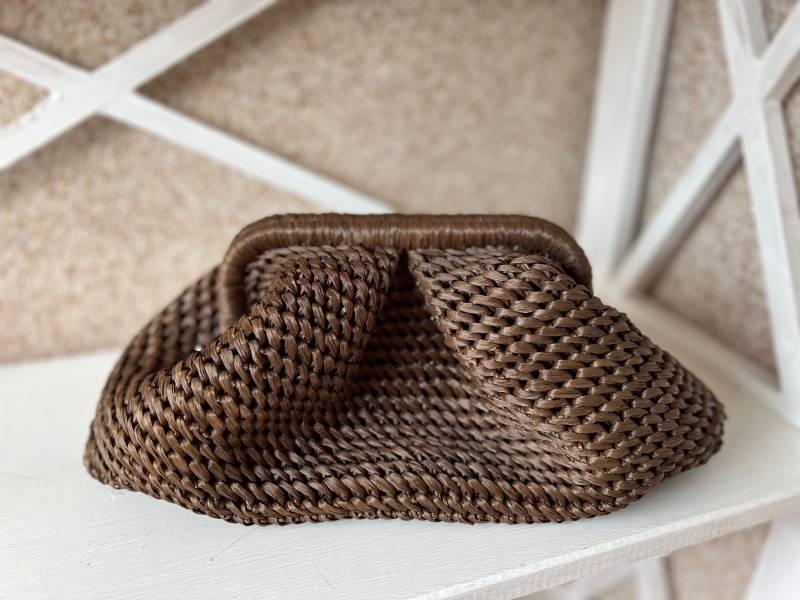 Cloud Bag Farbe Erde. Voluminöse Clutch. Oversize Stroh Handtasche. Gehäkelte Raffia Clutch von MarinaAleksina