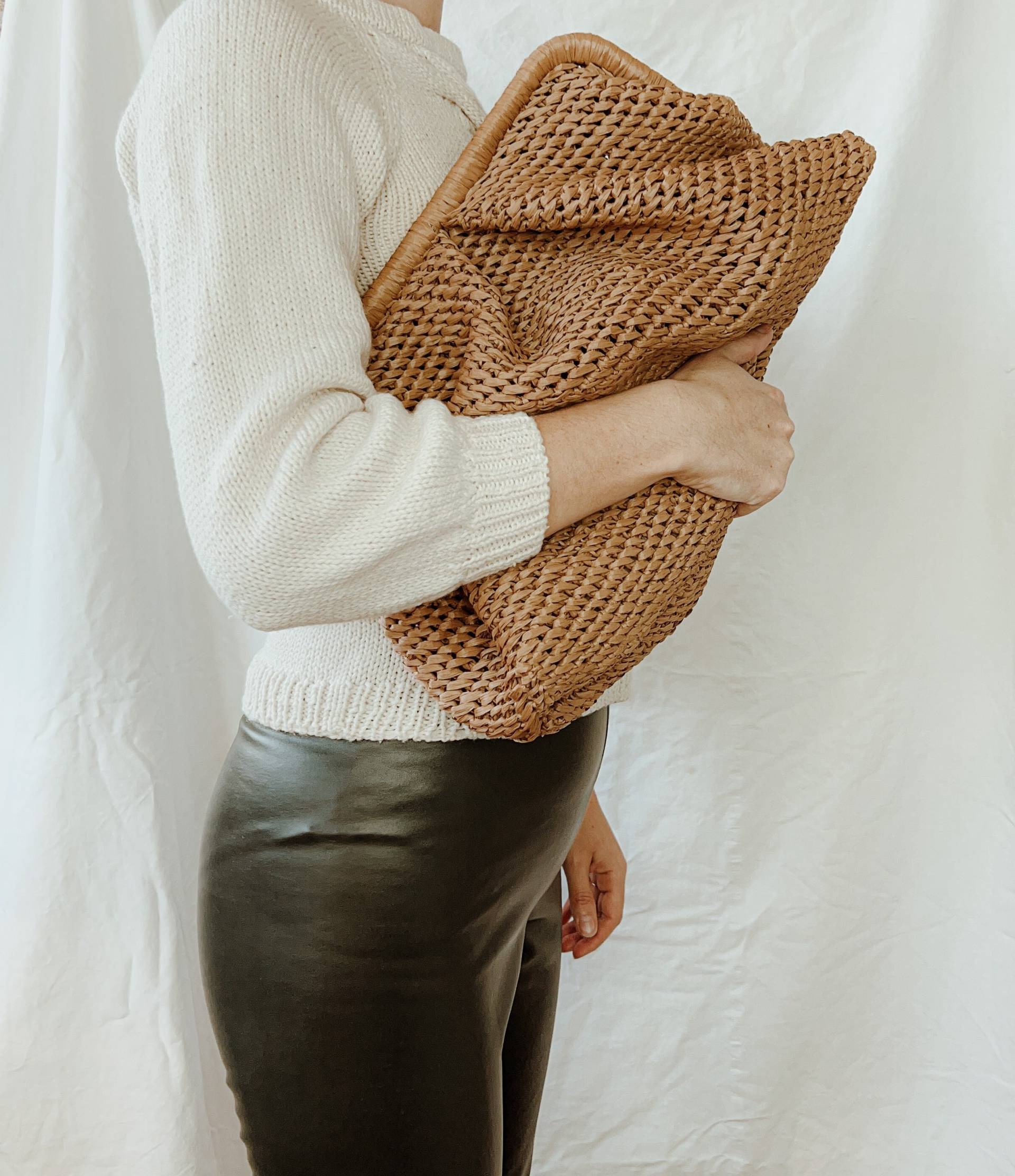 Oversized Clutch Tasche Aus Raffia Voluminöse Gewebte Hochzeitshandtasche von MarinaAleksina