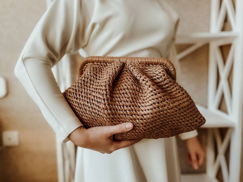 Raffia Pelmeni Clutch Tasche Voluminös Geflochtene Strohtasche Wolke von MarinaAleksina