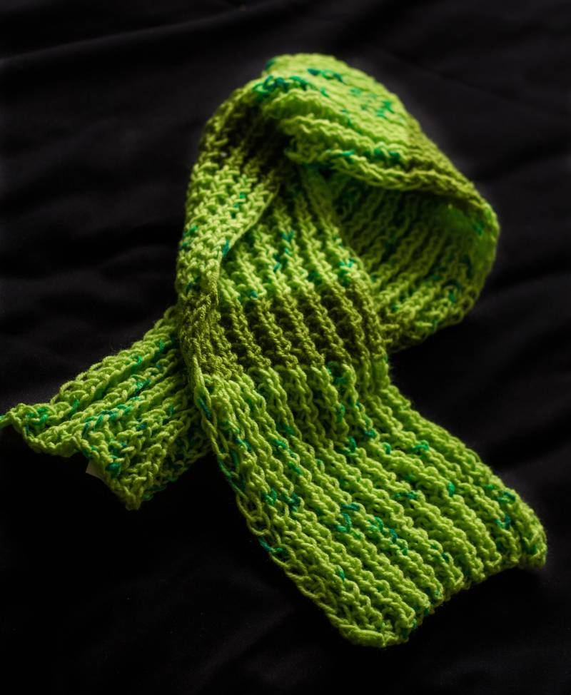 Handgemachter Kurzer Grüner Schal von MarinaCraftsea