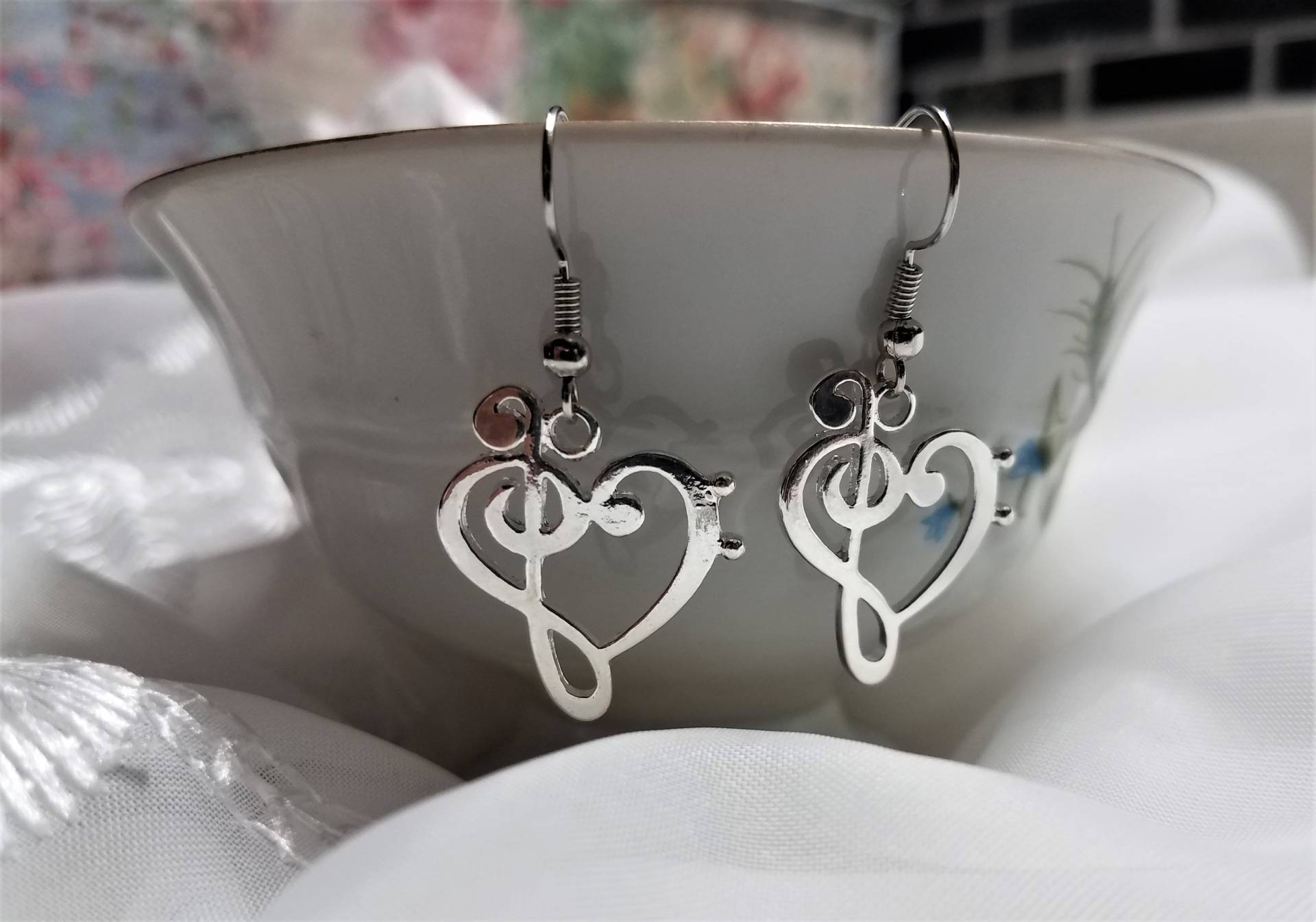 Bass - Und Violinschlüssel Herz Glänzende Silberne Oder Gold Getönte Ohrringe Bass - Und Violinschlüssel Herz Glänzende Silberne Oder Gold Getönte Ohrringe von MarinaSharpDesigns
