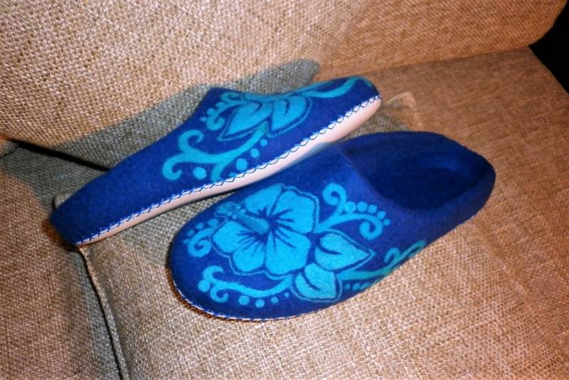 Gefilzte Hausschuhe Frauen Eco Friendly Kleidung Fee Boho Hippie Schuhe Blau Filz Blumen Süße Natürliche Bio Gekochte Wolle Graduierung Mütter von MarinaSheepShop