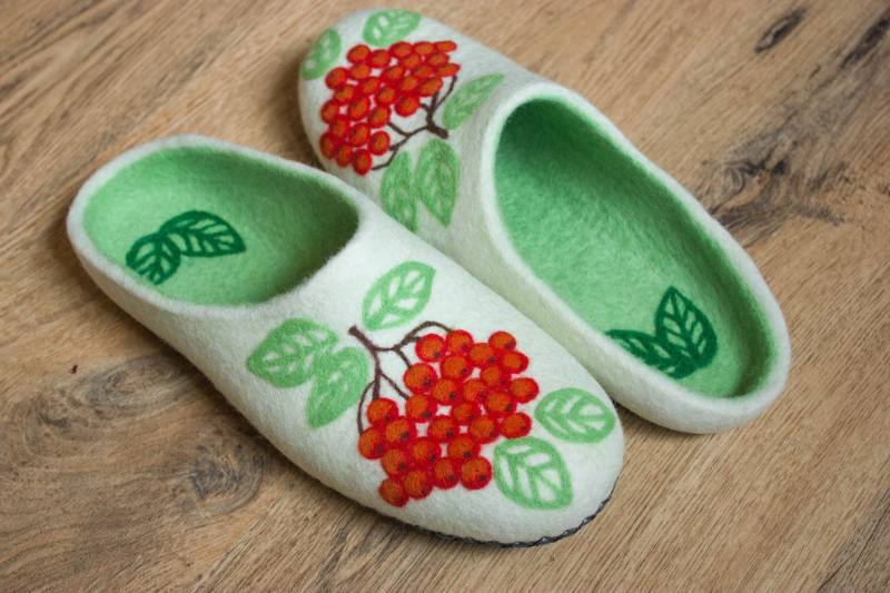 Rote Rowan Weiß Grüne Wolle Gefilzt Familie Hausschuhe Hausfilz Frau Bio Clogs Winter Weihnachten Mutter Geschenk Eco Friendly Home Schuhe von MarinaSheepShop