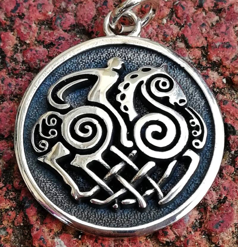 Sleipnir Pferd Wikinger Odins Urnes Ornament Handgemachter 3D Anhänger Massiv Sterling Silber 925 von MarinaSilverJewelry
