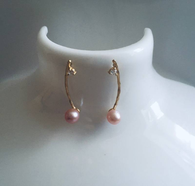 Natural Pearls Earrings. Amethyst Quartz Minimalistic von MarinaSteinDesign