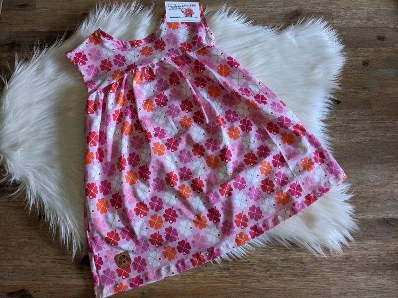 Handmade Kleid Wickelkleid Sommer Oversize Mädchen Kleeblätter Rosa Gr. 56 62 68 74 80 86 92 98 104 110 116 122 128 134 140 146 152 158 164 von Marinakaeferchen